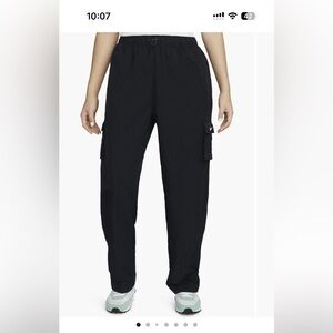 Nike
Sportswear Essential
Cargo Pants